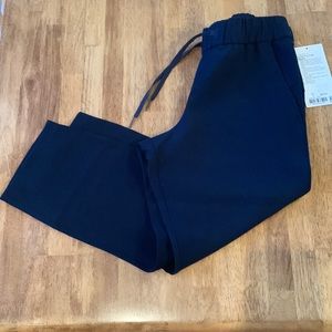 NWT Lululemon On The Fly Crop pants